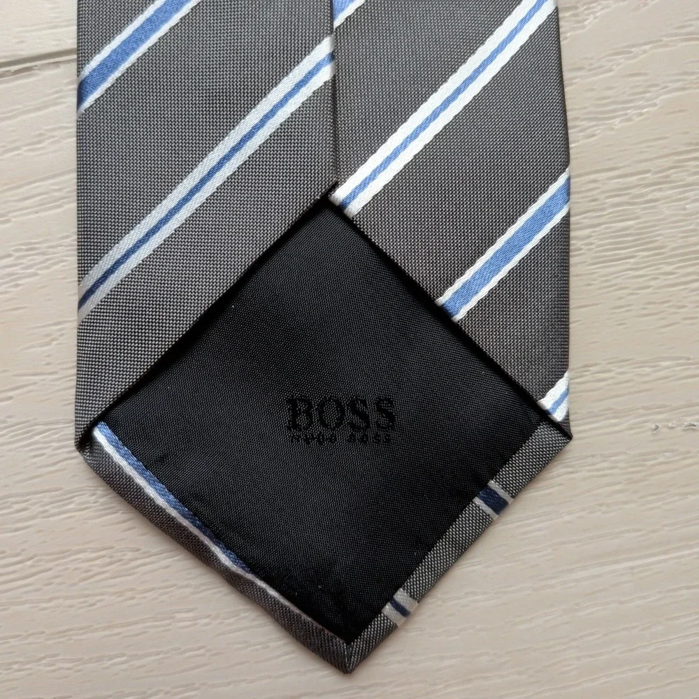 Boss by Hugo Boss Classic Tie NecktieGray Blue‎ Striped 100% Silk Made in Italy